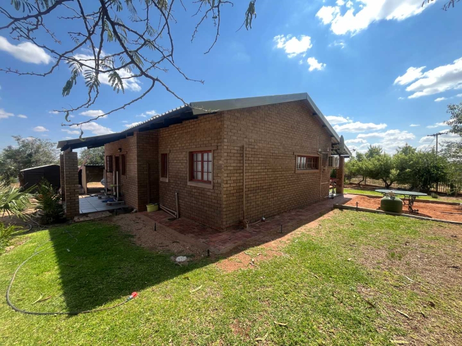 2 Bedroom Property for Sale in Olyfvenhoudtsdrift Northern Cape